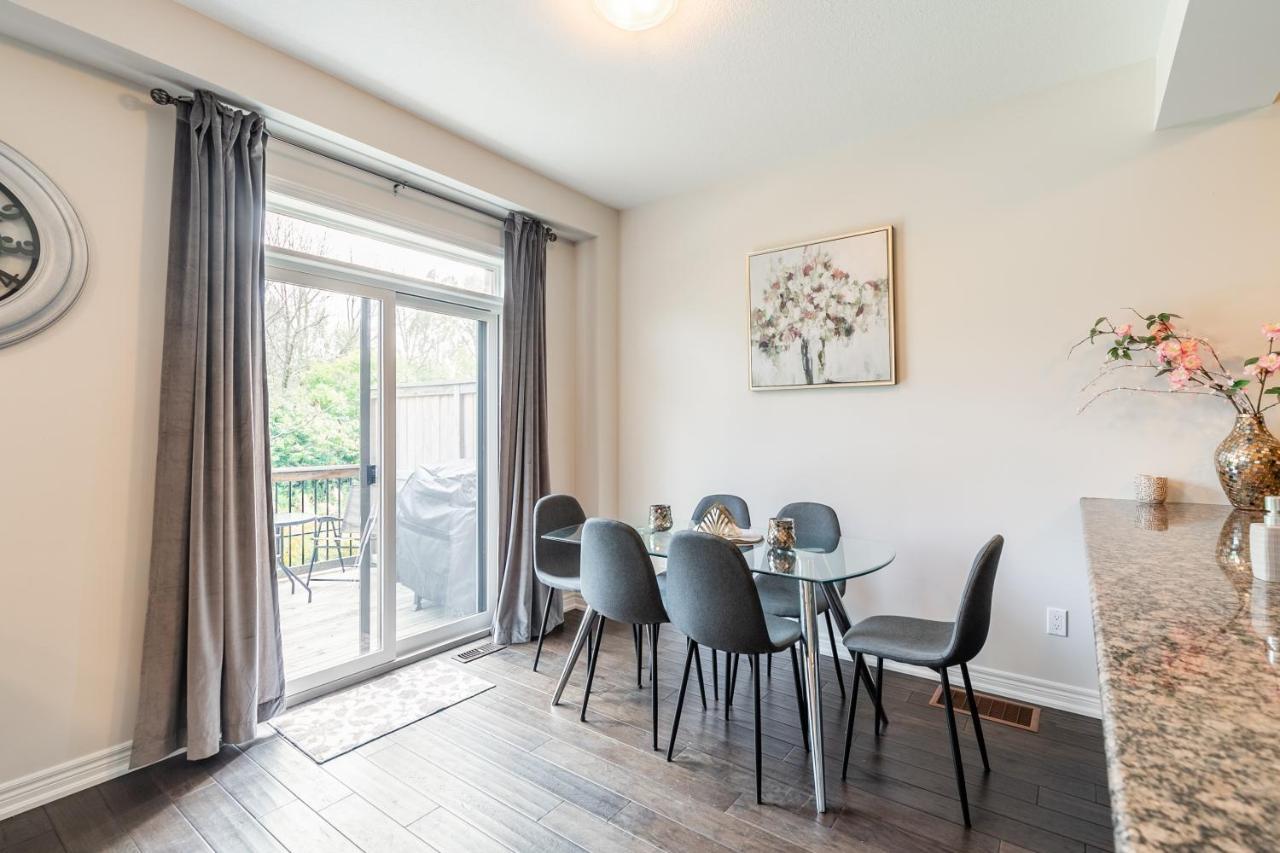 Globalstay Modern Townhomes In Lakeshore Steps To The Beach Hamilton Exterior foto